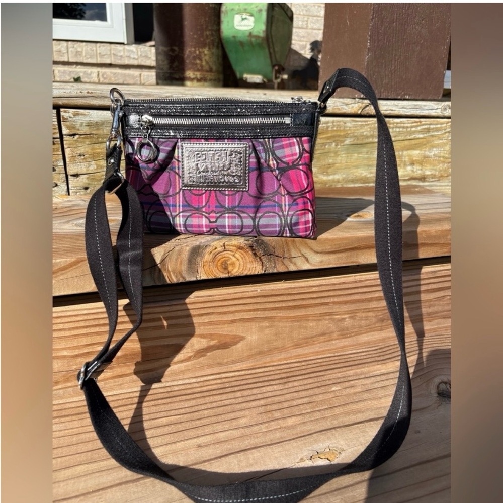 Coach Poppy Classic Crossbody 
Y2K
